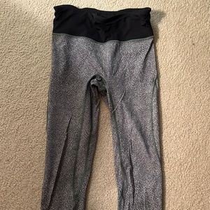 Lululemon cropped leggings. Size 8. Black and gray patterned print